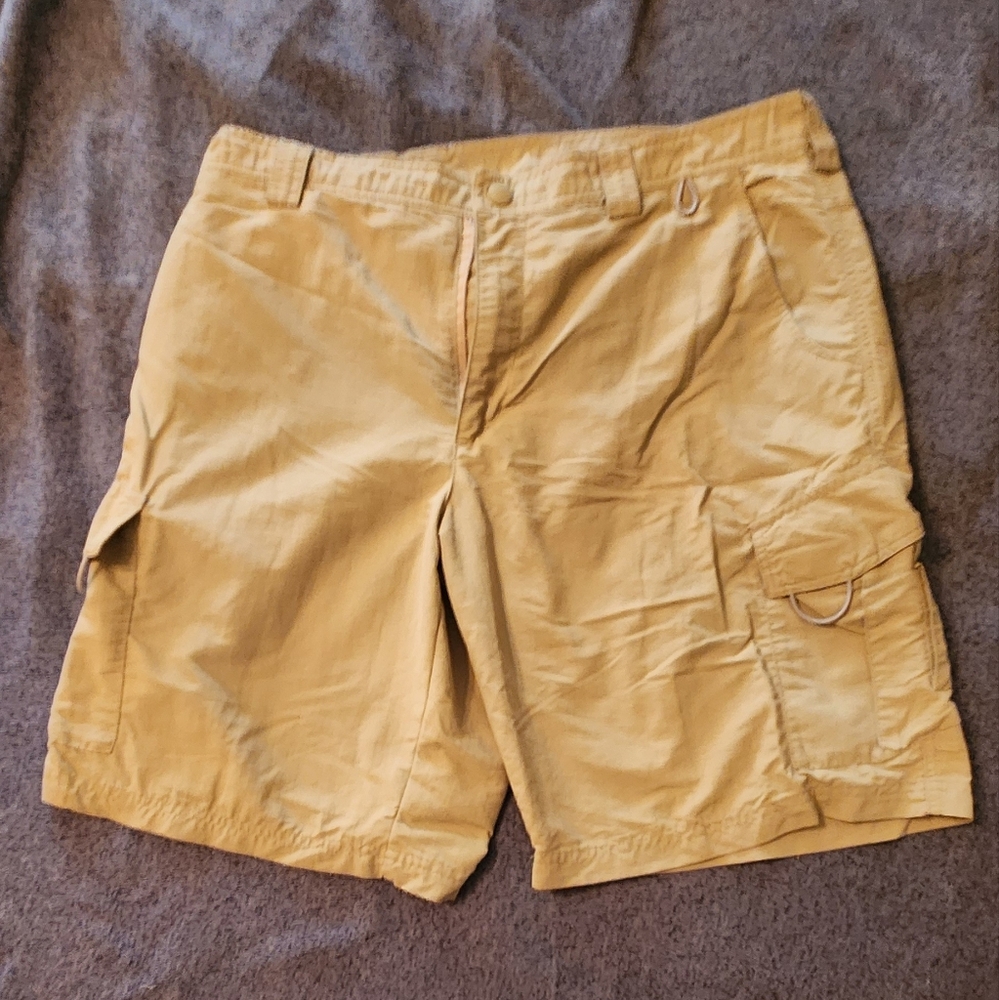 Mrns Fueld and Stream shorts size large